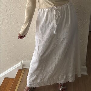 Eddie Bauer cotton lace hem skirt